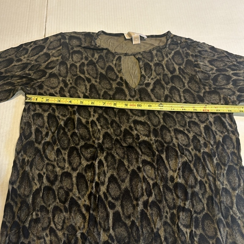 Michael Kors animal print blouse top in black and olive green w peephole front - Picture 6 of 8